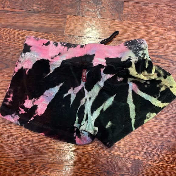 Hard tail shorts - Picture 2 of 3